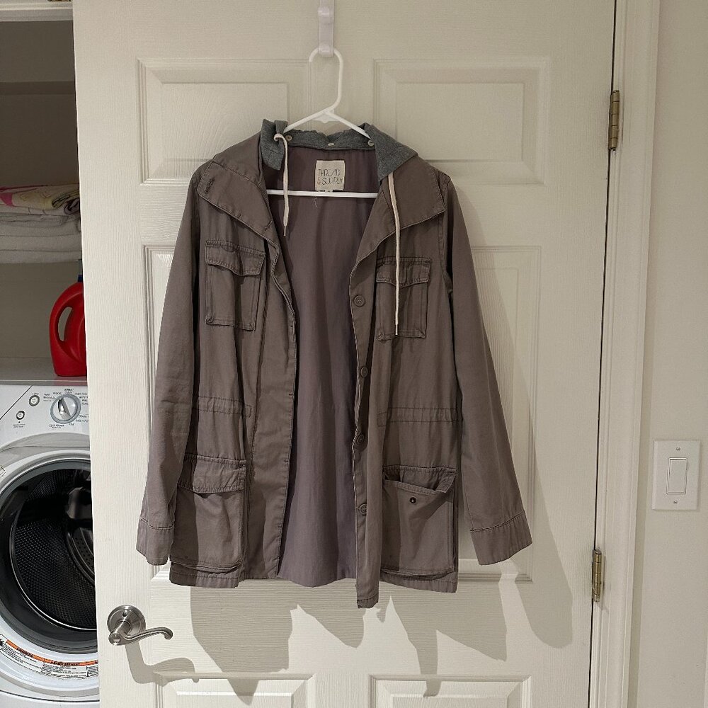Thread & supply jacket size medium with removable hood